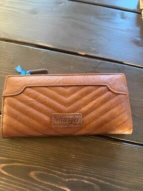 Wrangler Tan Quilted Chevron Zip Wallet